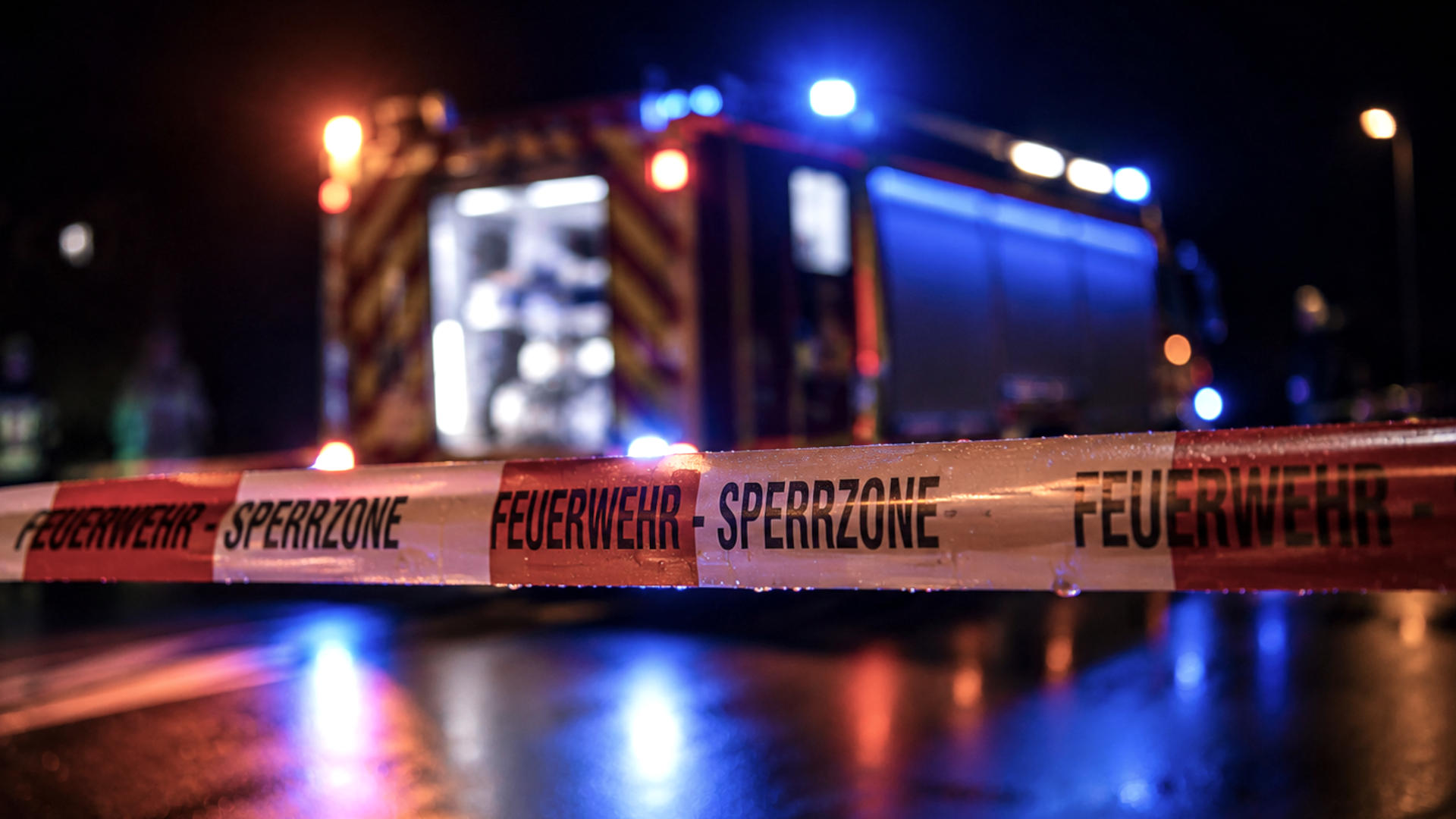Freiwillige Feuerwehr baut Nistkästen für Jugendfeuerwehrzelt